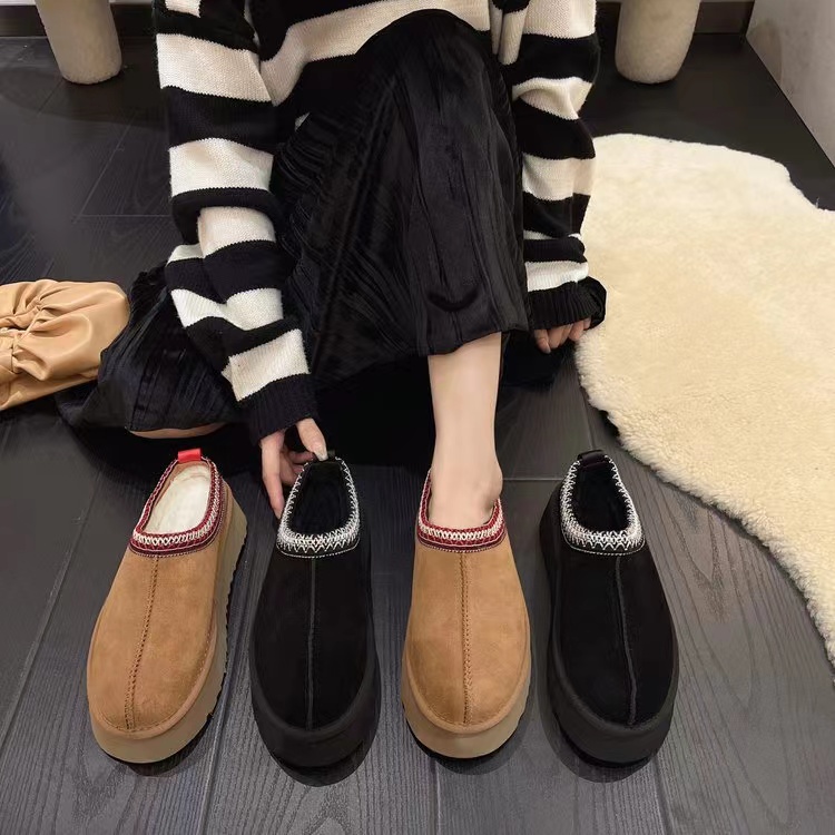 Luxury Australia Women Boots Winter Snow Mini Boot Platform Slippers Warm Fur Ankle Boot Chestnut Black Platform Fluffy Indoor Booties, Color1
Luxury Australia Women Boots Winter Snow Mini Boot Platform Slippers Warm Fur Ankle Boot Chestnut Black Platform Fluffy Indoor Booties, Color1