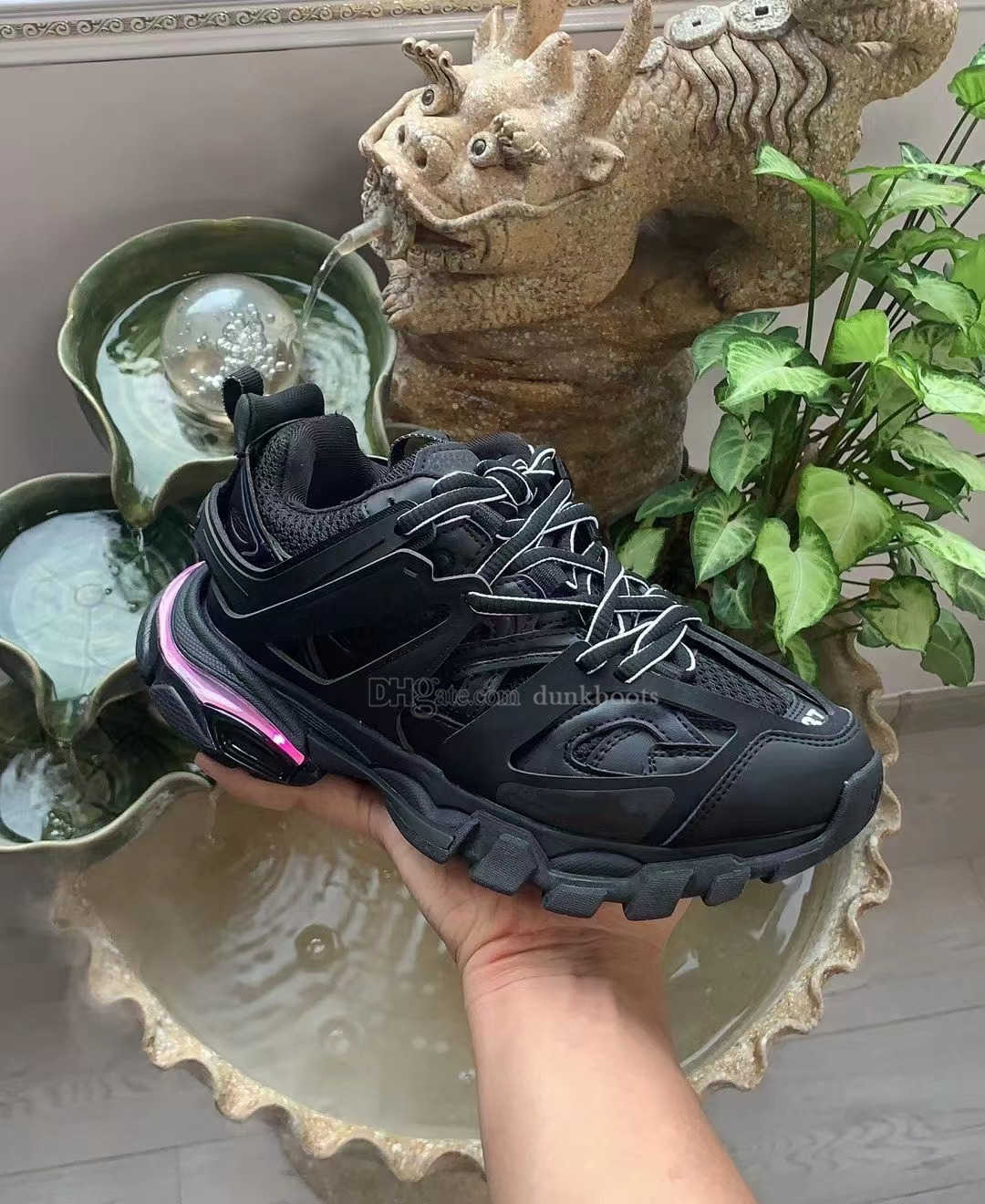 Designer Luxury Womens Mens Casual Shoe Track 3.0 LED Sneaker Lighted Gomma leather Trainer Nylon Printed Platform Sneakers Men Li
Designer Luxury Womens Mens Casual Shoe Track 3.0 LED Sneaker Lighted Gomma leather Trainer Nylon Printed Platform Sneakers Men Li