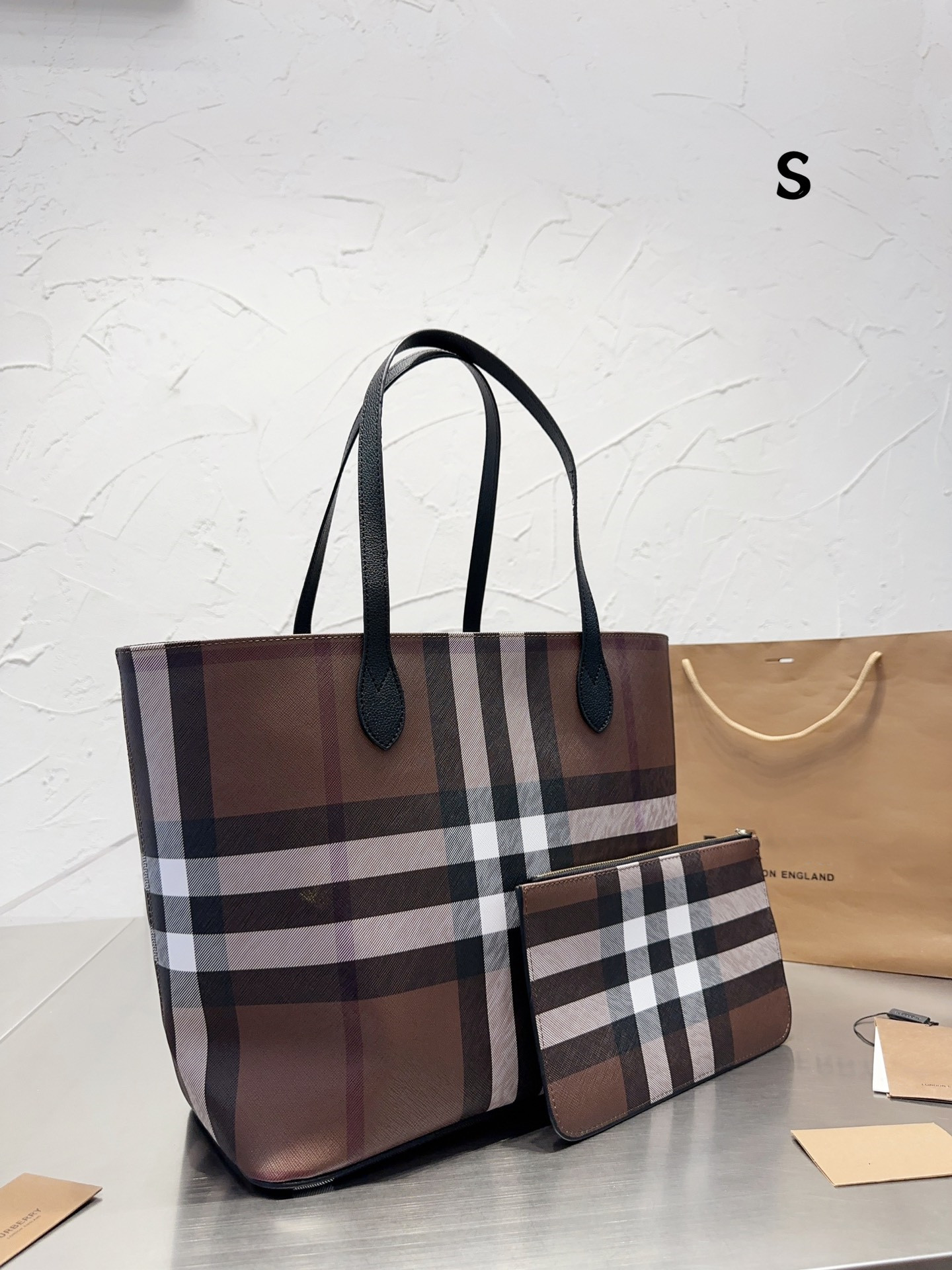 Designer Bags Large Capacity Shopping Bag Tote Bags Handbag Crossbody Purse Shoulder Fashion Letter Plaid Tartan High Quality Bags 33X30cm, Brown
Designer Bags Large Capacity Shopping Bag Tote Bags Handbag Crossbody Purse Shoulder Fashion Letter Plaid Tartan High Quality Bags 33X30cm, Brown