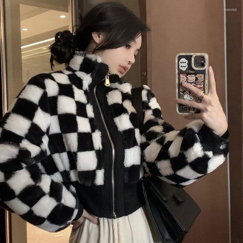 Women's Fur Black And White Checkerboard Jackets Female Pattern Stand-up Collar 2022 Winter Thickened Zipper Fashion Retro Korean Coats E696
Women's Fur Black And White Checkerboard Jackets Female Pattern Stand-up Collar 2022 Winter Thickened Zipper Fashion Retro Korean Coats E696