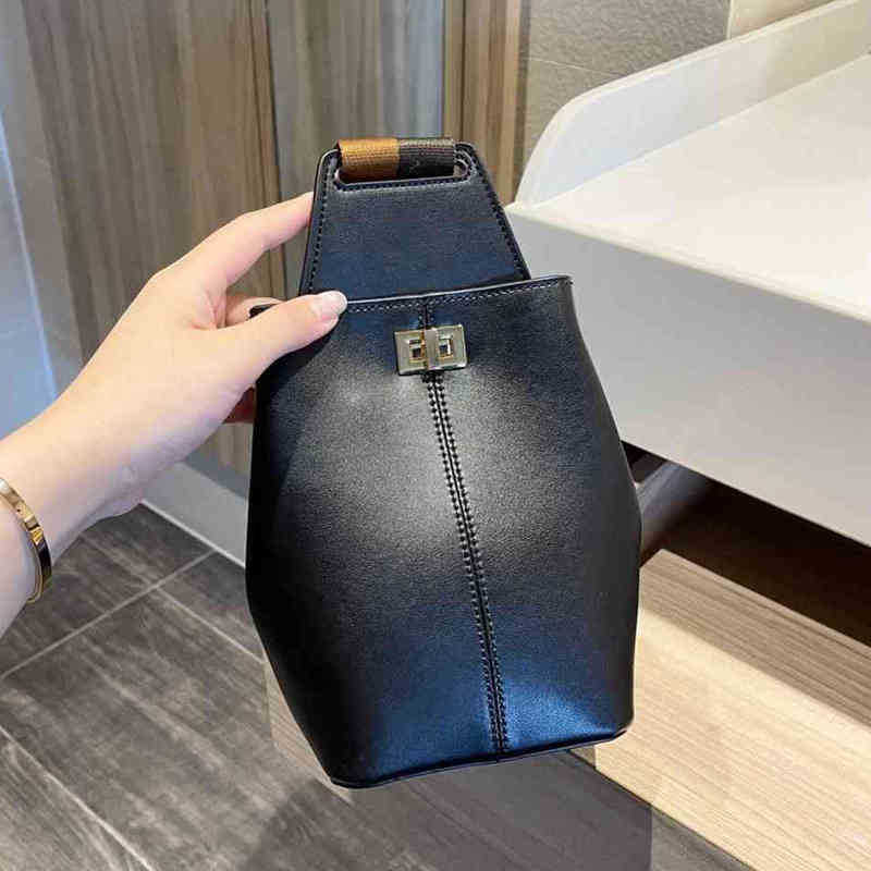 New Shoulder Bags Fashion All-women Winter New High Quality Clutch Pure Color Cups Brand Design Crossbody Wallet 1127
New Shoulder Bags Fashion All-women Winter New High Quality Clutch Pure Color Cups Brand Design Crossbody Wallet 1127