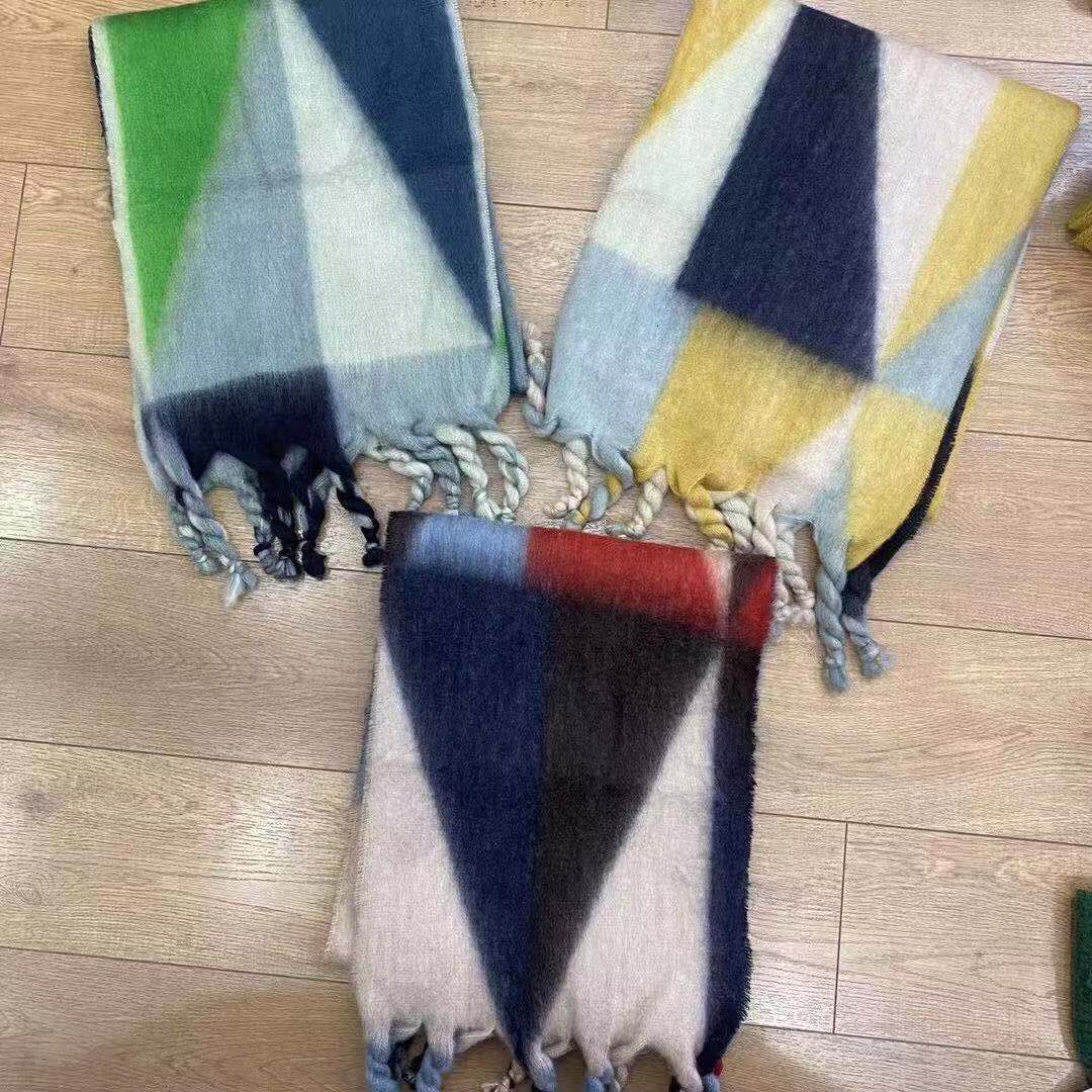 Scarves JIL winter gradient Mohair geometric printing personalized tassel thickened warm fashion women scarf for man gifts 221128
Scarves JIL winter gradient Mohair geometric printing personalized tassel thickened warm fashion women scarf for man gifts 221128
