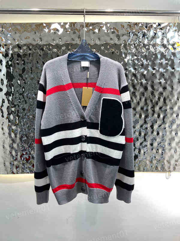 Fashion Womens Sweaters 2022 Limited Pop Joint Embroidered Embroidered Badge Logo Cardigan Jackets Luxury Brand Designer Sweaters Women Clothing
Fashion Womens Sweaters 2022 Limited Pop Joint Embroidered Embroidered Badge Logo Cardigan Jackets Luxury Brand Designer Sweaters Women Clothing