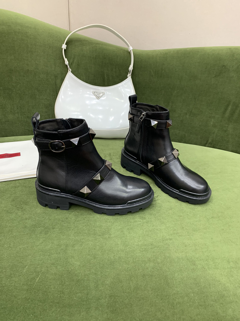 High heeled Martin boots Autumn winter Coarse heel women shoes Desert Boot real leather zipper letter Lace up Fashion lady Heels Large size 35-40 US4.5-8.5 With box -BB012, Picture color
High heeled Martin boots Autumn winter Coarse heel women shoes Desert Boot real leather zipper letter Lace up Fashion lady Heels Large size 35-40 US4.5-8.5 With box -BB012, Picture color