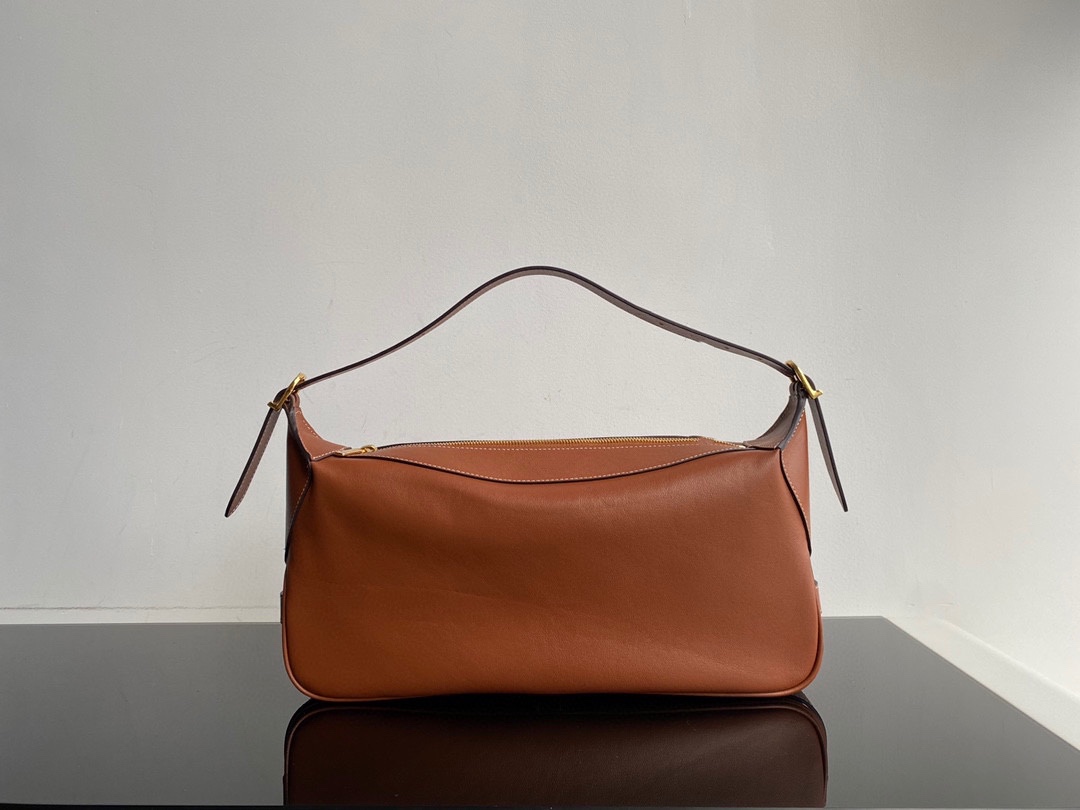 Ladies European and American fashion leather handbag shoulder bag underarm bag, Light brown
Ladies European and American fashion leather handbag shoulder bag underarm bag, Light brown