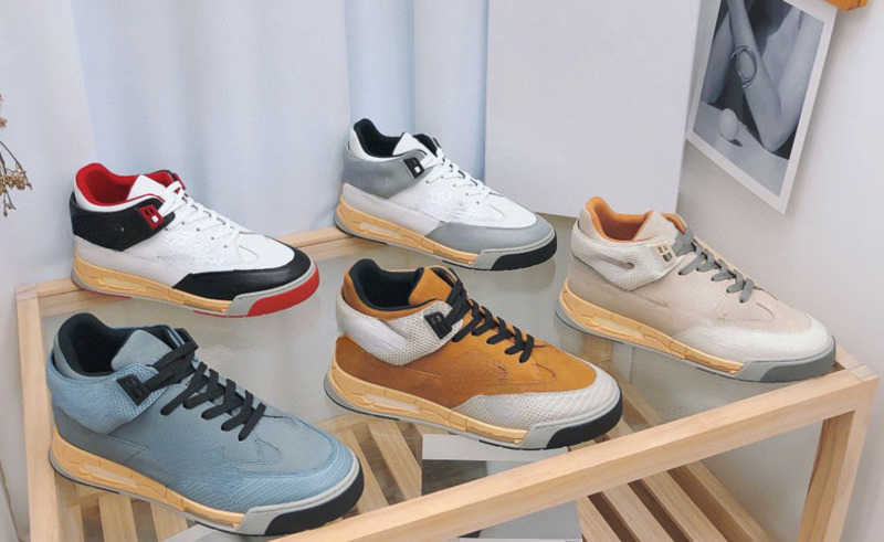 Brand Casual Shoes 2022 designer design winter new color up low top fashionable and comfortable upper foot thin men's and women's sports size 35-43, Light blue
Brand Casual Shoes 2022 designer design winter new color up low top fashionable and comfortable upper foot thin men's and women's sports size 35-43, Light blue