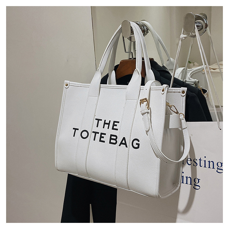luxury designers handbags messenger bags single shoulder bags fashionable style women's boutique bag exquisite color matching good, Blue
luxury designers handbags messenger bags single shoulder bags fashionable style women's boutique bag exquisite color matching good, Blue