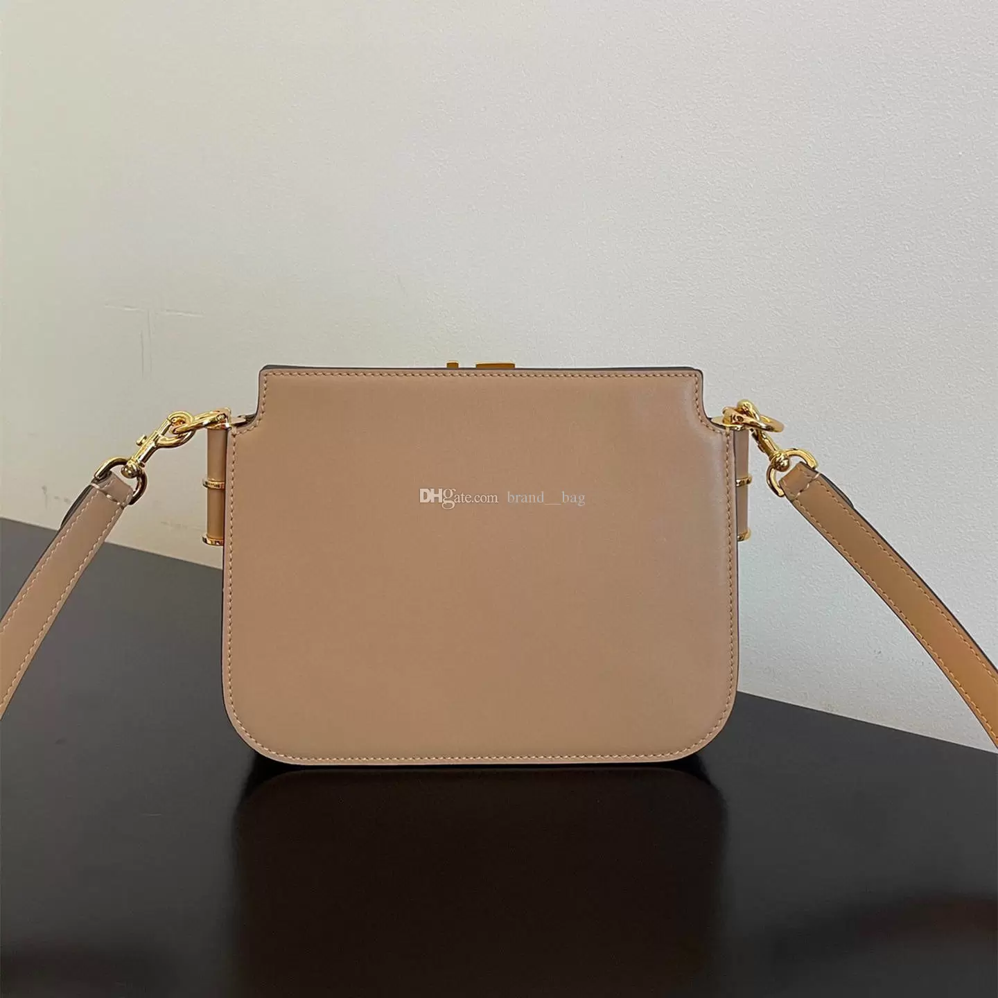 Brand designer bag autumn and winter new brand luxury handbag Touch organ bag leather messenger bag tote 24X19cm
Brand designer bag autumn and winter new brand luxury handbag Touch organ bag leather messenger bag tote 24X19cm