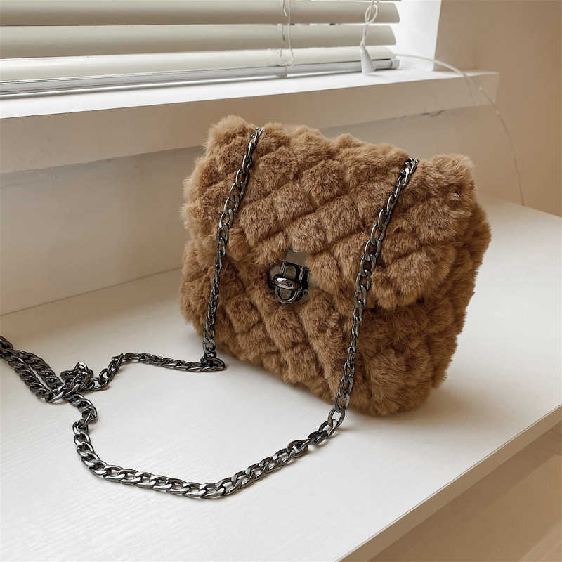 Totes Plush Bag Women's New Large-capacity Simple Foreign Style Fluffy Handbag Chain Small Square Bag Underarm Lambswool Bag Y2211, Black
Totes Plush Bag Women's New Large-capacity Simple Foreign Style Fluffy Handbag Chain Small Square Bag Underarm Lambswool Bag Y2211, Black
