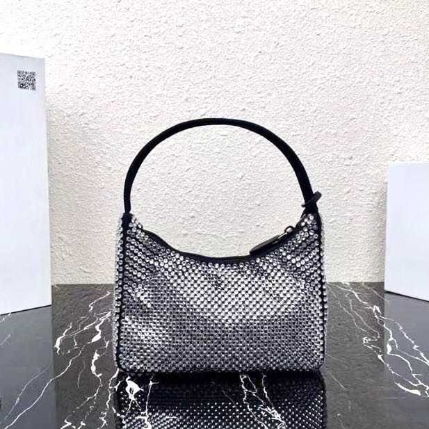 Top quality Diamond handbag bag shoulder bags for women Chest pack fashion Tote Dicky0750 chains Canvas Hobo lady presbyopic purse hand, With box and paper bags
Top quality Diamond handbag bag shoulder bags for women Chest pack fashion Tote Dicky0750 chains Canvas Hobo lady presbyopic purse hand, With box and paper bags