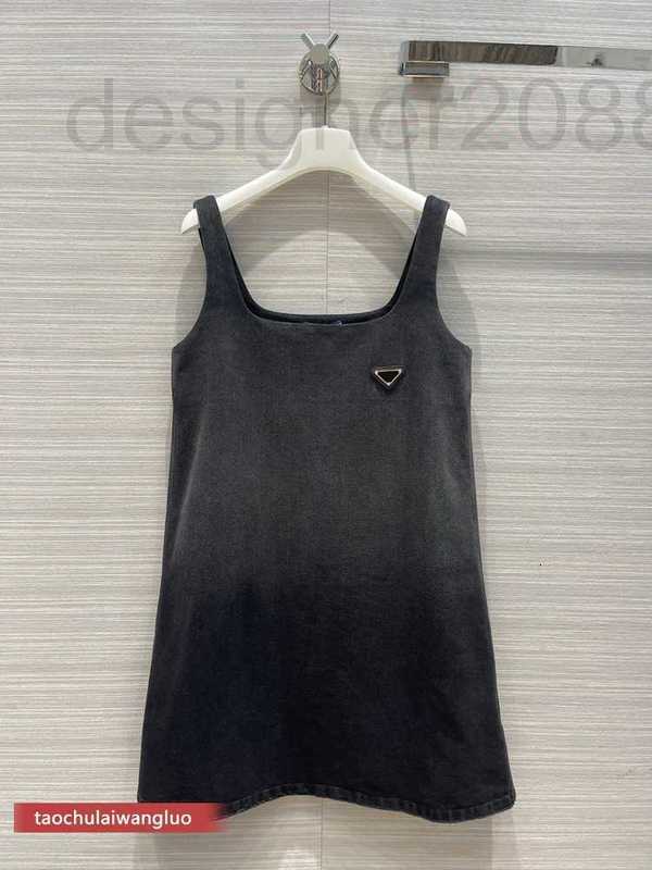 Skirts designer Leisure Simple Gradual Design A-line Tank Top Denim Skirt High end QS4Q, Smoky gray
Skirts designer Leisure Simple Gradual Design A-line Tank Top Denim Skirt High end QS4Q, Smoky gray