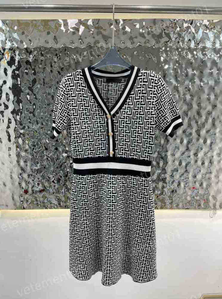 Designer Womens Dresses 2022ss Temperament V-neck Waist Slim Letter Jacquard Knitted Dress Luxury Summer Women Party Dresses 0912
Designer Womens Dresses 2022ss Temperament V-neck Waist Slim Letter Jacquard Knitted Dress Luxury Summer Women Party Dresses 0912