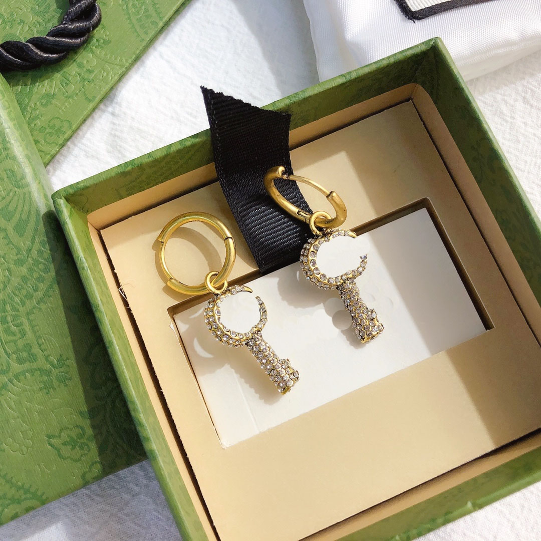 Designer Earrings Ear Stud Designers Brand 18K Gold Plated Geometry C-Letter Fashion Women Imitation Pearl Earring Wedding Party Jewerlry A557
Designer Earrings Ear Stud Designers Brand 18K Gold Plated Geometry C-Letter Fashion Women Imitation Pearl Earring Wedding Party Jewerlry A557