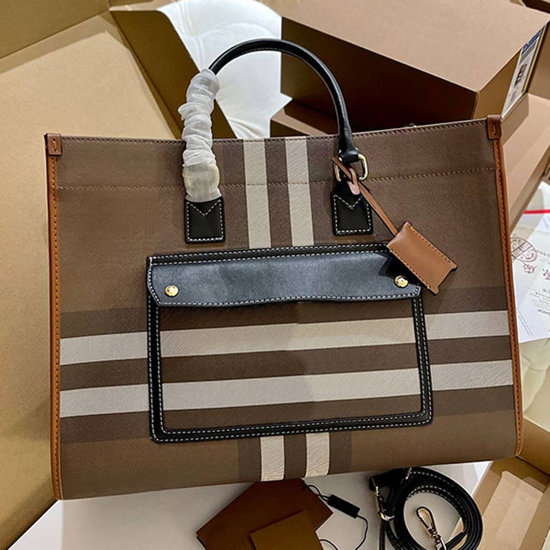 canvas Freya shopping bags women Check tote handbags purse Leather handle Removable strap Large capacity pocket Interior zip pocket Flap outer wallets
canvas Freya shopping bags women Check tote handbags purse Leather handle Removable strap Large capacity pocket Interior zip pocket Flap outer wallets