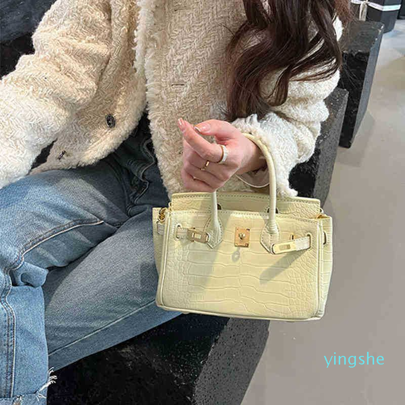 Designer Bags Womens Summer Highgrade Sense Texture Niche Design Light Luxury Portable Messenger Platinum Bag Summer, Pink
Designer Bags Womens Summer Highgrade Sense Texture Niche Design Light Luxury Portable Messenger Platinum Bag Summer, Pink