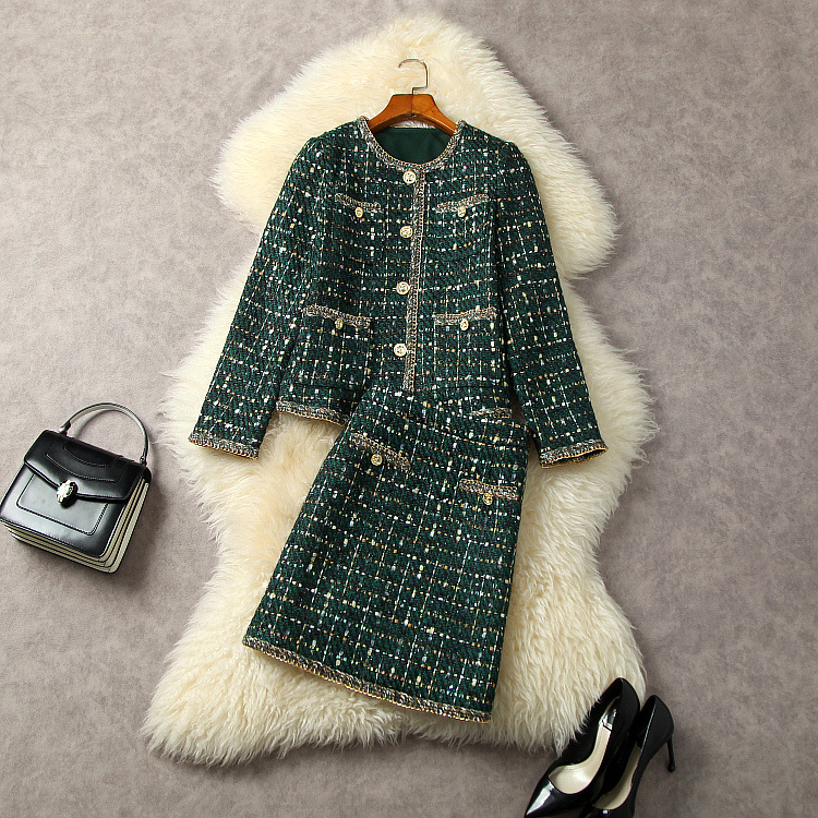 Two Piece Dress European and American women's wear for winter 2022 Long sleeve round neck single breasted plaid tweed coat Green skirt suit
Two Piece Dress European and American women's wear for winter 2022 Long sleeve round neck single breasted plaid tweed coat Green skirt suit