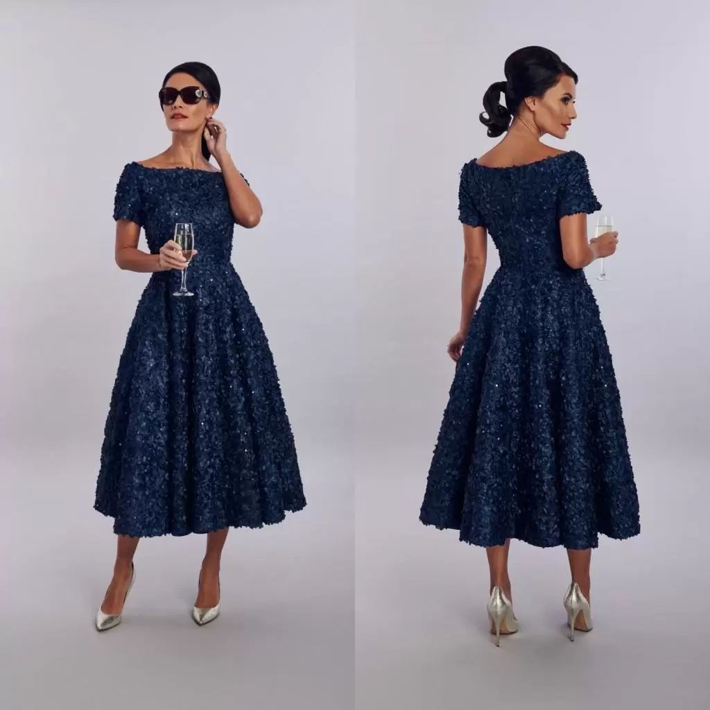 2023 Elegent House Of Mooshki Mother of The Bride Dress Short Sleeve Applique Crystal Ruched Wedding Guest Dresss Tea Length Evening Gown GB1128
2023 Elegent House Of Mooshki Mother of The Bride Dress Short Sleeve Applique Crystal Ruched Wedding Guest Dresss Tea Length Evening Gown GB1128