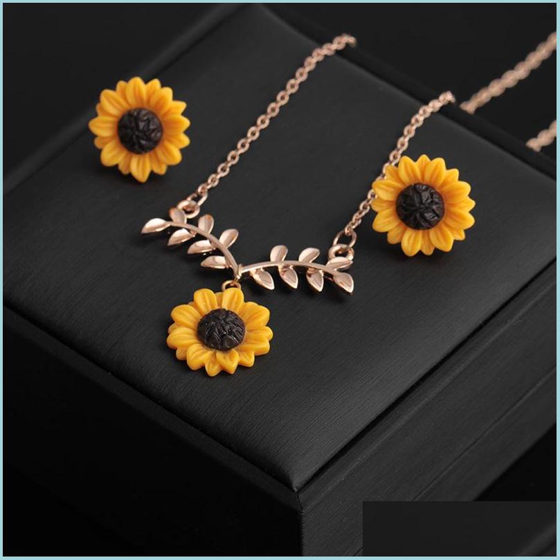Pendant Necklaces Bohemian Sunflower Leaf Pearl Necklace For Women Girls Lovely Resin Daisy Flower Boho Long Drop Handmade Pendant N Dhqn4
Pendant Necklaces Bohemian Sunflower Leaf Pearl Necklace For Women Girls Lovely Resin Daisy Flower Boho Long Drop Handmade Pendant N Dhqn4