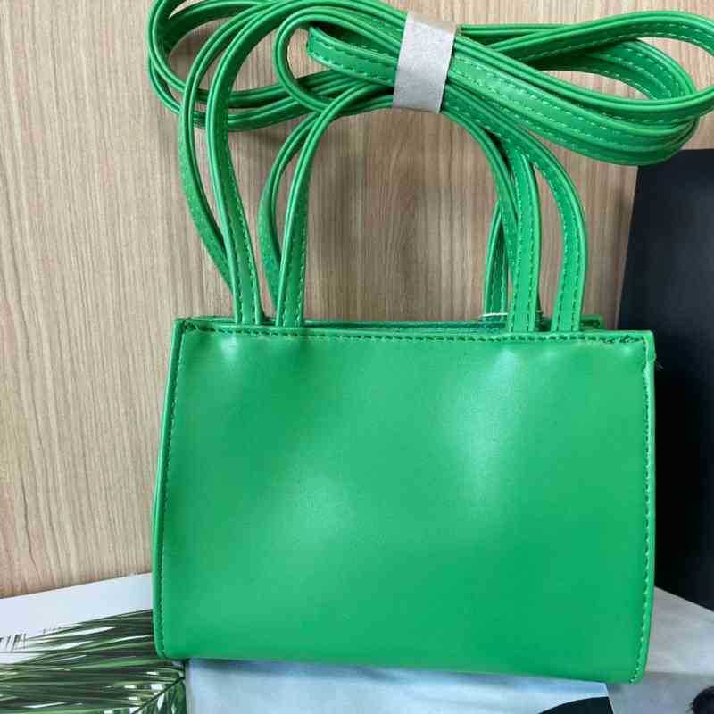 Evening Bags Quality Totes Designer Women Handbag Shoulder Fashion Classic Embossed Letter Printing Tote Ladies Leather Purses 220920, Red
Evening Bags Quality Totes Designer Women Handbag Shoulder Fashion Classic Embossed Letter Printing Tote Ladies Leather Purses 220920, Red