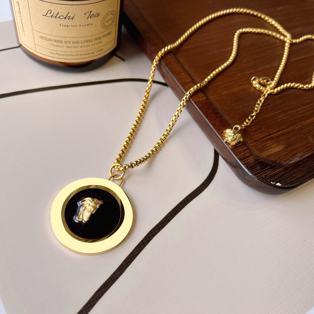 Gold Necklace Hot Women's Necklace Fashion Designer Jewelry Exquisite Pendant Long Chain Lovers Love Accessories Wedding Party Gift
Gold Necklace Hot Women's Necklace Fashion Designer Jewelry Exquisite Pendant Long Chain Lovers Love Accessories Wedding Party Gift