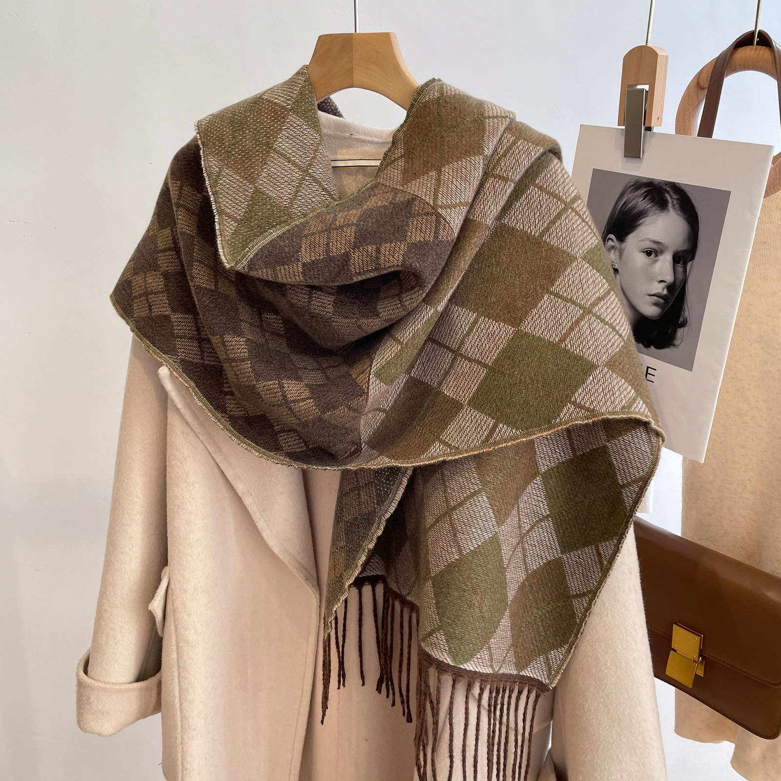 Scarves Designer Brand Winter Scarf Women Luxury Cashmere Large Shawl Wraps Men Pashmina Scarves Warm Printed Bufandas Female Foulard 221128
Scarves Designer Brand Winter Scarf Women Luxury Cashmere Large Shawl Wraps Men Pashmina Scarves Warm Printed Bufandas Female Foulard 221128