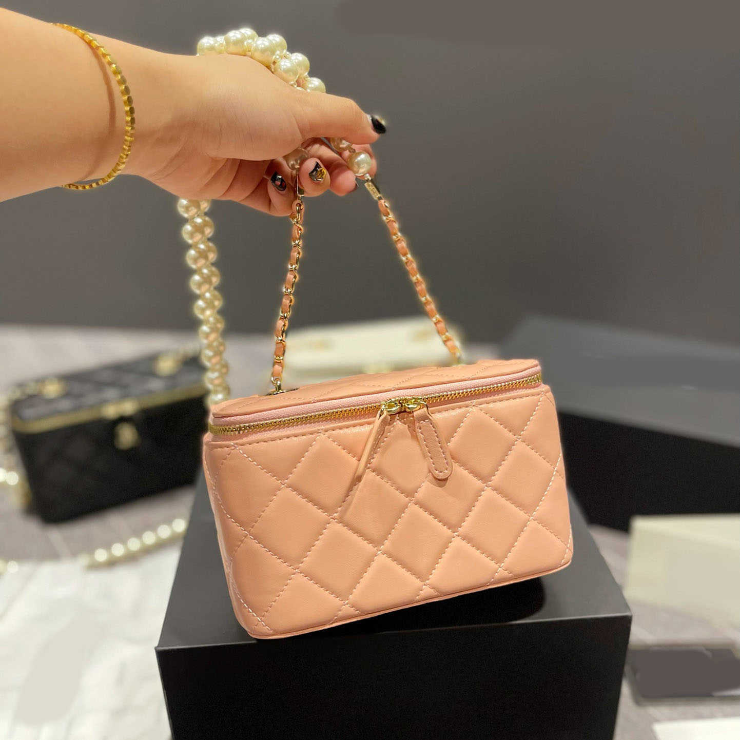 Shoulder Bags Handbags Luxurys Designer C Quality High CrossBody Fashion Women Tote Clutch Closure classic Pearl chain box bag purse Han, No bags
Shoulder Bags Handbags Luxurys Designer C Quality High CrossBody Fashion Women Tote Clutch Closure classic Pearl chain box bag purse Han, No bags