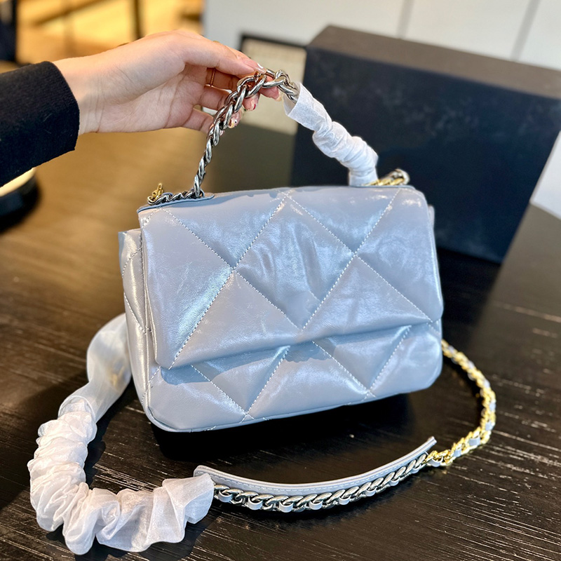 Womens 19 Series Vinatge F/W Quilted Shoulder Bags Oil Wax Leather Calfskin Silver Chain Handle Toites Two-tone Crossbody Shoulder Designer Grey Black Handbags 26CM, Box
Womens 19 Series Vinatge F/W Quilted Shoulder Bags Oil Wax Leather Calfskin Silver Chain Handle Toites Two-tone Crossbody Shoulder Designer Grey Black Handbags 26CM, Box