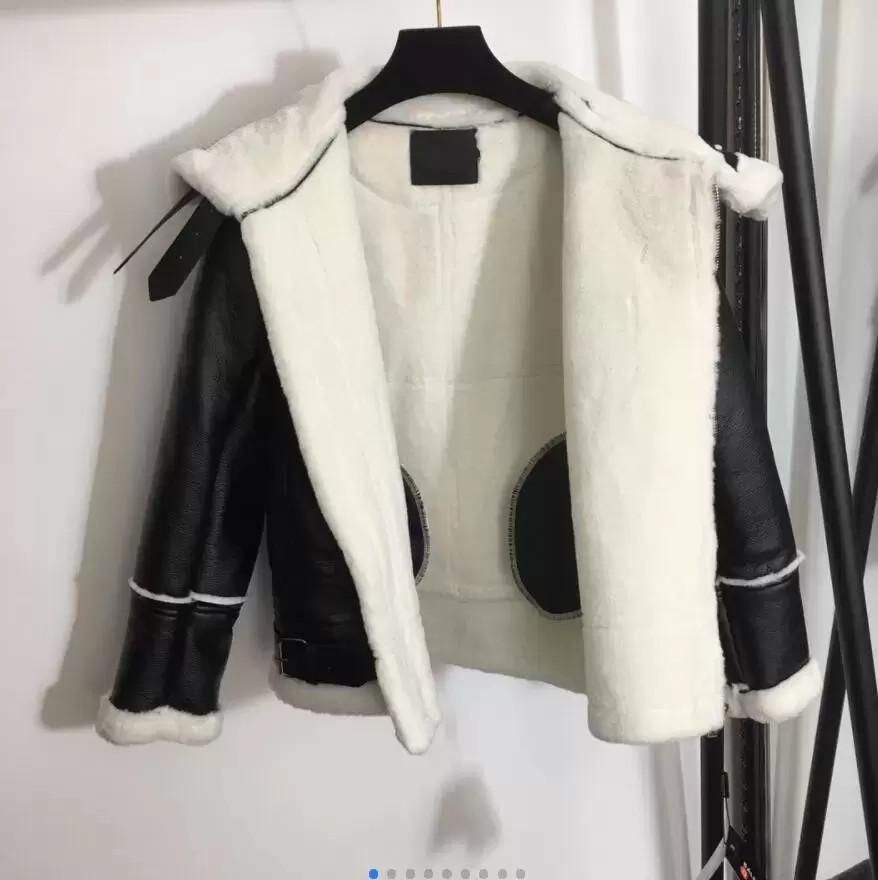 Leather And Faux Lamb Fur Collar Stitching Women High Quality Coat Down Jacket Plus Velvet To Keep Warm, White
Leather And Faux Lamb Fur Collar Stitching Women High Quality Coat Down Jacket Plus Velvet To Keep Warm, White