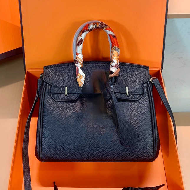 Shoulder Bags Handbag Designer Vegetable Basket Lock Female Leather First Layer Cowhide Large Capacity Bucket Brand Tote, Original box
Shoulder Bags Handbag Designer Vegetable Basket Lock Female Leather First Layer Cowhide Large Capacity Bucket Brand Tote, Original box