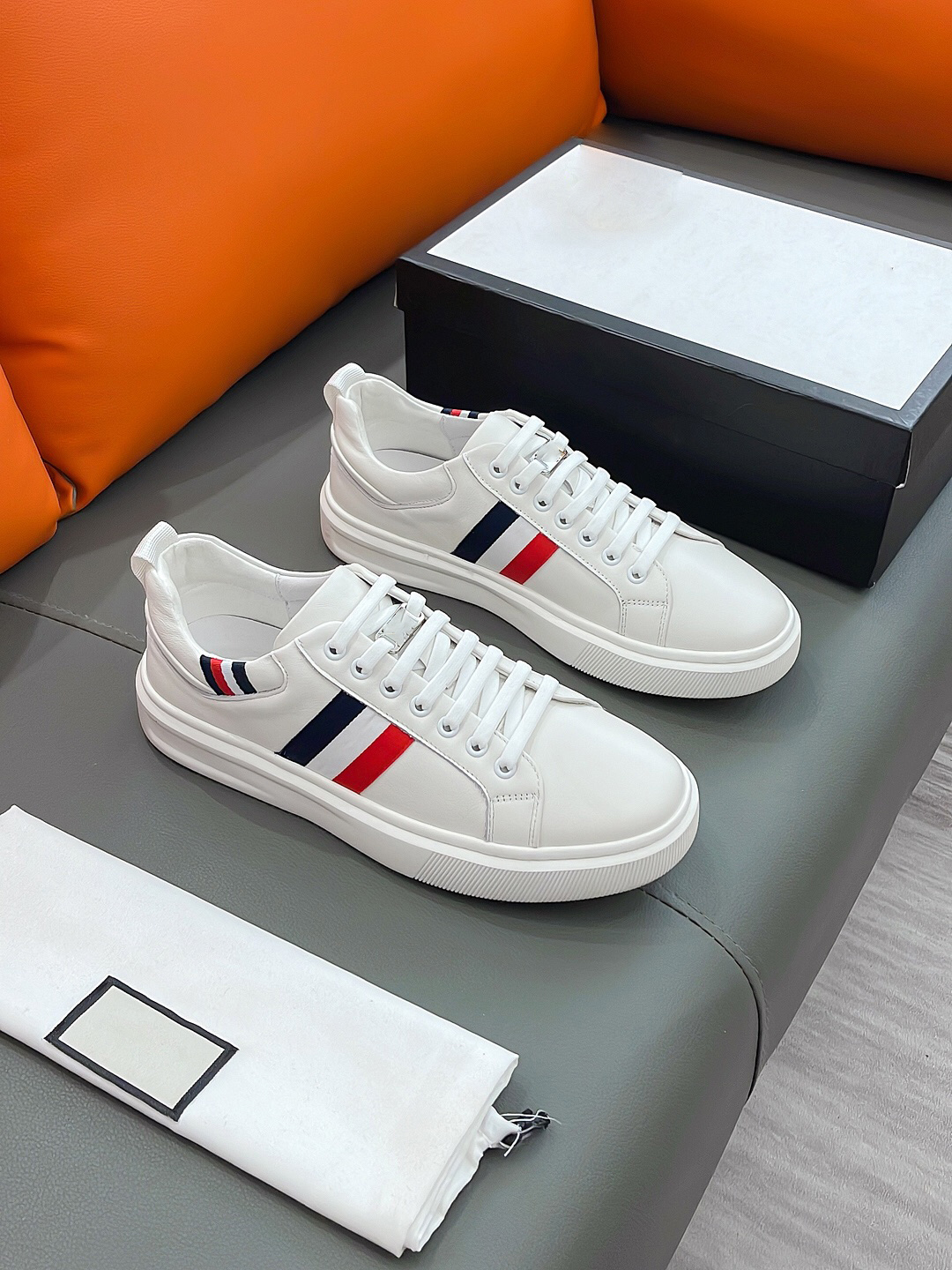 with box clogs designer casual shoes men women sneakers White Black Grey Fogsneakers mens low silver metallic gold laser blue Mens
with box clogs designer casual shoes men women sneakers White Black Grey Fogsneakers mens low silver metallic gold laser blue Mens