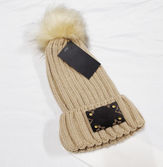 Designer Woolen hat Female Autumn Knitted Hats Fur Ball Korean Warm Female All-Match Earflaps Toque
Designer Woolen hat Female Autumn Knitted Hats Fur Ball Korean Warm Female All-Match Earflaps Toque