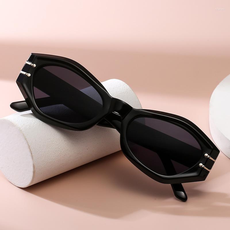 Sunglasses Fashion Simple Women's Versatile Anti Ultraviolet Retro Glasses Leisure Holidays
Sunglasses Fashion Simple Women's Versatile Anti Ultraviolet Retro Glasses Leisure Holidays