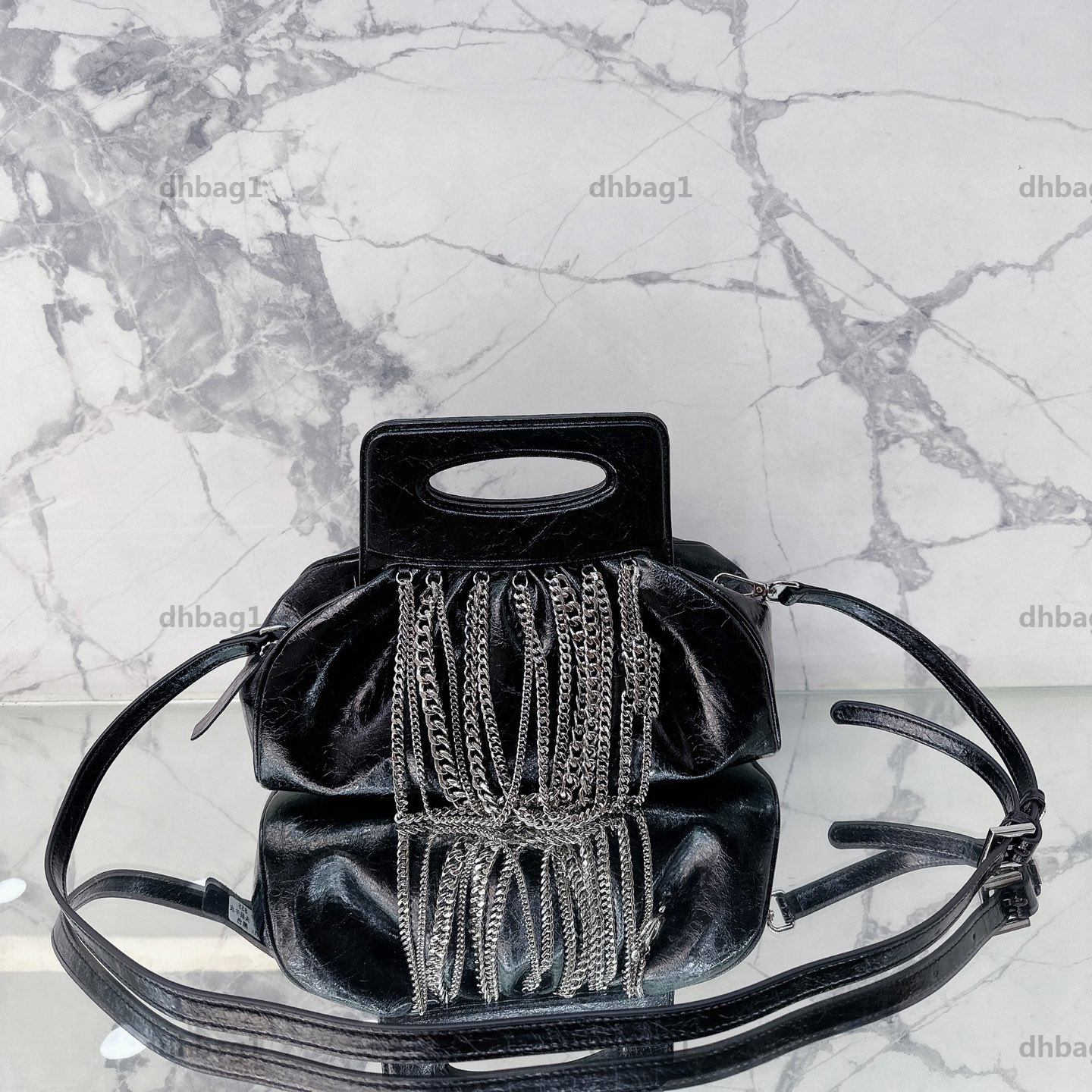 French Designer Tassel Chain Bags Black Classical Genuine Leather One Shoulder Crossbody Atmosphere Stylish Shopping Women Luxury Large Tote Handbag 30cm
French Designer Tassel Chain Bags Black Classical Genuine Leather One Shoulder Crossbody Atmosphere Stylish Shopping Women Luxury Large Tote Handbag 30cm