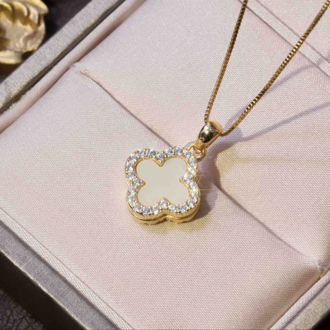 Pendant Necklaces The new double faced tiktok a two wearing tremble 925 silver necklace four leaf clover.
Pendant Necklaces The new double faced tiktok a two wearing tremble 925 silver necklace four leaf clover.
