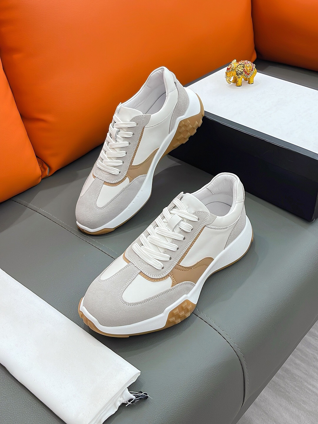 triple s clogs men women designer casual shoes platform sneakers black white Dark Grey Pink Split Multi Fuchsia Beige taupe mens trainers Jogging Walking
triple s clogs men women designer casual shoes platform sneakers black white Dark Grey Pink Split Multi Fuchsia Beige taupe mens trainers Jogging Walking