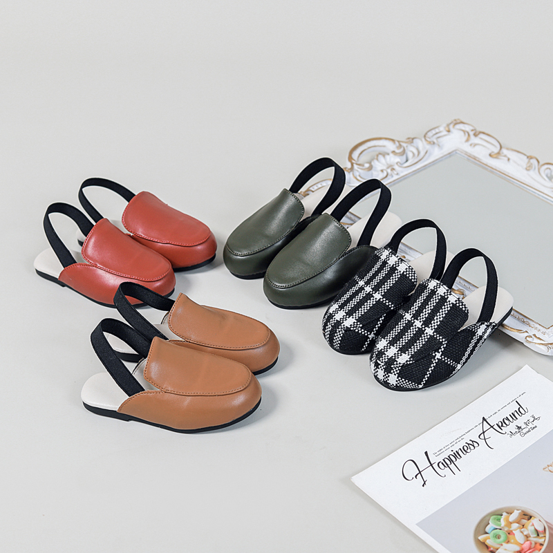 Slipper Autumn Kids Shoes Children Outdoor Slides Baby Girls Leather Slippers Toddler Boys Red Brand Flats Princess Dress 221125
Slipper Autumn Kids Shoes Children Outdoor Slides Baby Girls Leather Slippers Toddler Boys Red Brand Flats Princess Dress 221125