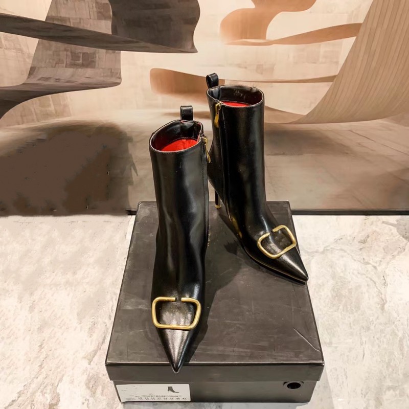 Women Boots New Designer Pointed Toe 8.5cm High Heels Side Zipper Metal Letter Half Boot Top Leather Autumn Fashion Ankle Boot Winter Luxury Outdoor Black Roman Shoes
Women Boots New Designer Pointed Toe 8.5cm High Heels Side Zipper Metal Letter Half Boot Top Leather Autumn Fashion Ankle Boot Winter Luxury Outdoor Black Roman Shoes