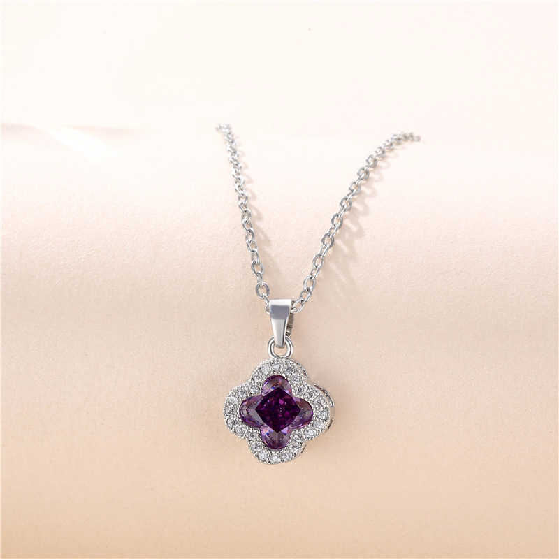 Necklaces Jewelry titanium steel O-chain Clover Necklace women's Micro inlaid clavicle chain Mori series simple Zircon Pendant
Necklaces Jewelry titanium steel O-chain Clover Necklace women's Micro inlaid clavicle chain Mori series simple Zircon Pendant