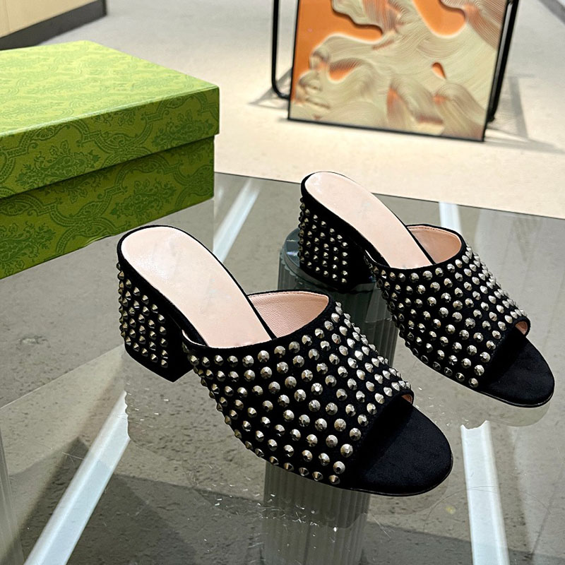 23ss Designer Womens Slippers Suede Full Drill Chu nky Heels 8.5cm Mules Classic Black Silver Mules Flip Flops Retro Fashion Sandals Outdoor Shoes Loafers Plus Size
23ss Designer Womens Slippers Suede Full Drill Chu nky Heels 8.5cm Mules Classic Black Silver Mules Flip Flops Retro Fashion Sandals Outdoor Shoes Loafers Plus Size