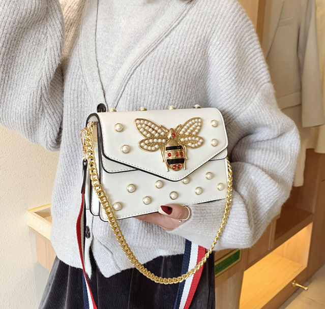 Retro Style Bee Small Square Bag Women's New Trendy Niche Pearl Chain Shoulder Crossbody Small Bags, Aspic
Retro Style Bee Small Square Bag Women's New Trendy Niche Pearl Chain Shoulder Crossbody Small Bags, Aspic