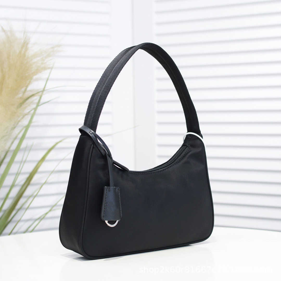 2022 Highs quality Re-edition Designer bags 2000 Nylon leather Shoulder bags Women Crossbody messenger Handbag Evening Totes purse whole, Fashion handbags
2022 Highs quality Re-edition Designer bags 2000 Nylon leather Shoulder bags Women Crossbody messenger Handbag Evening Totes purse whole, Fashion handbags