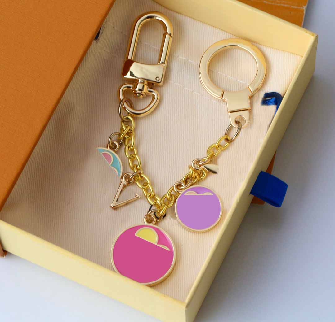New gift Gold Keychains Designer Key Chain Mens Luxury Car Keyring Womens Buckle Keychain Handmade Leather Men Women Bags Pendant Accessories Multicolor