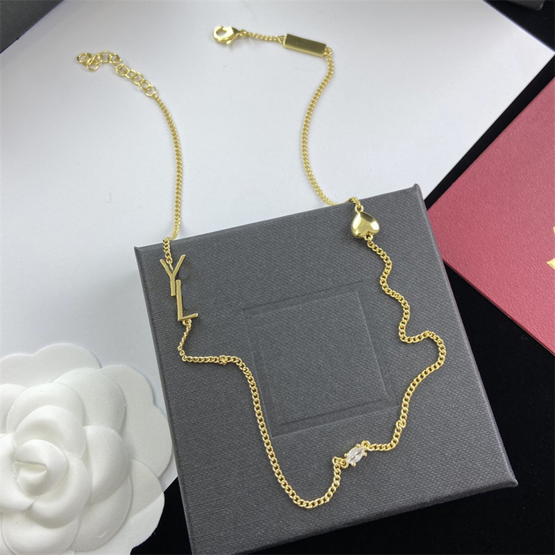 Luxury Designer Necklace Love Bracelet Fashion Necklace Chain Jewelry Ornaments Bracelets Crystal Gold Plate Chains Wedding Party
Luxury Designer Necklace Love Bracelet Fashion Necklace Chain Jewelry Ornaments Bracelets Crystal Gold Plate Chains Wedding Party