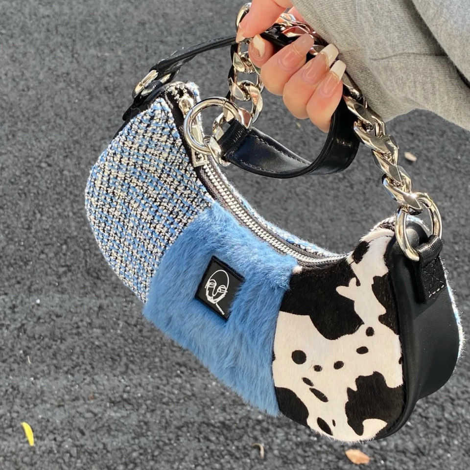 Totes HAEX Fashion Street Bolso Mujer Harajuku Patchwork Plush Women's Bag 2022 Trend Vintage Zipper Chains Aesthetic Sac A Main Femme Y2211, Blue
Totes HAEX Fashion Street Bolso Mujer Harajuku Patchwork Plush Women's Bag 2022 Trend Vintage Zipper Chains Aesthetic Sac A Main Femme Y2211, Blue
