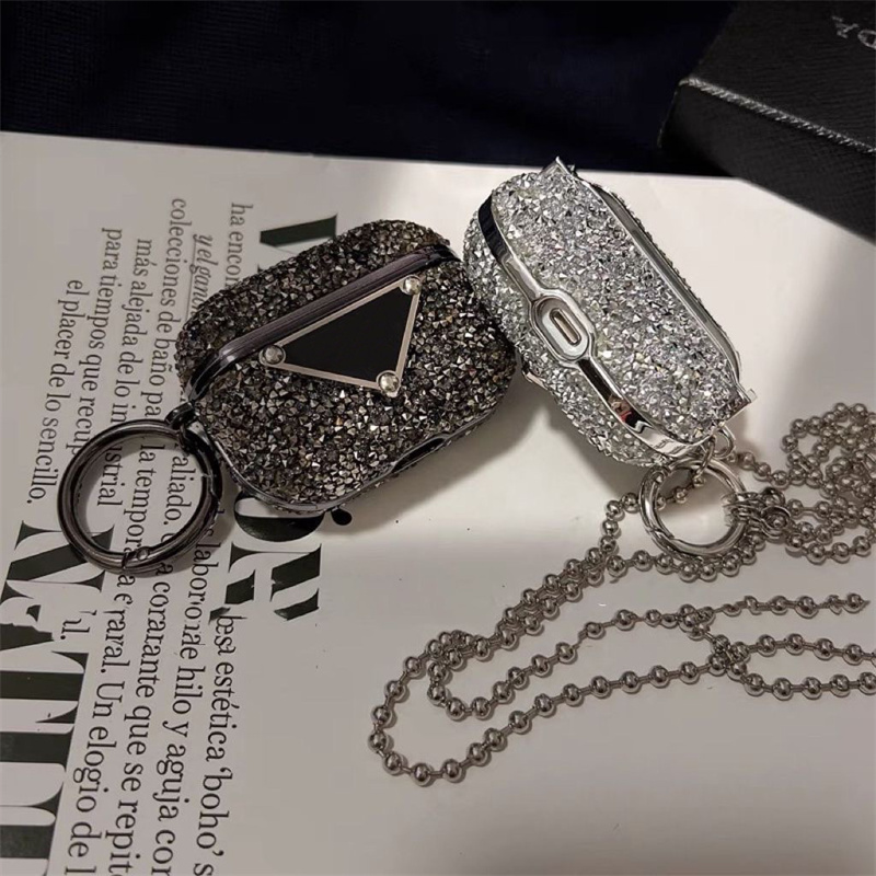 Luxurys Headphone Wireless Cases Glittering Fashion Brand Earphone Protector with chain For Airpod Case 1 2 Pro Designers Earphone Cases
Luxurys Headphone Wireless Cases Glittering Fashion Brand Earphone Protector with chain For Airpod Case 1 2 Pro Designers Earphone Cases