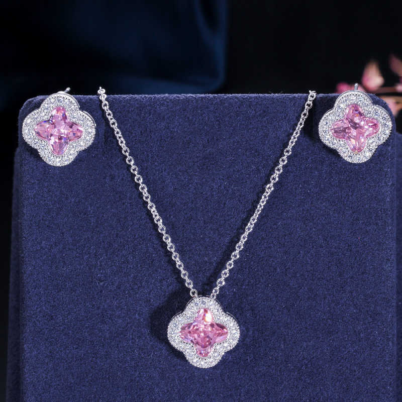 Pendant Necklaces High-grade micro set zircon pendant four-leaf clover lucky grass necklace earrings wholale
Pendant Necklaces High-grade micro set zircon pendant four-leaf clover lucky grass necklace earrings wholale