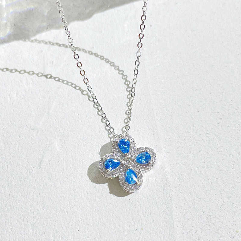 Pendant Necklaces S925 Sterling Silver Clover Necklace women's net red ins style full diamond pendant minority design water drop clavicle chain
Pendant Necklaces S925 Sterling Silver Clover Necklace women's net red ins style full diamond pendant minority design water drop clavicle chain