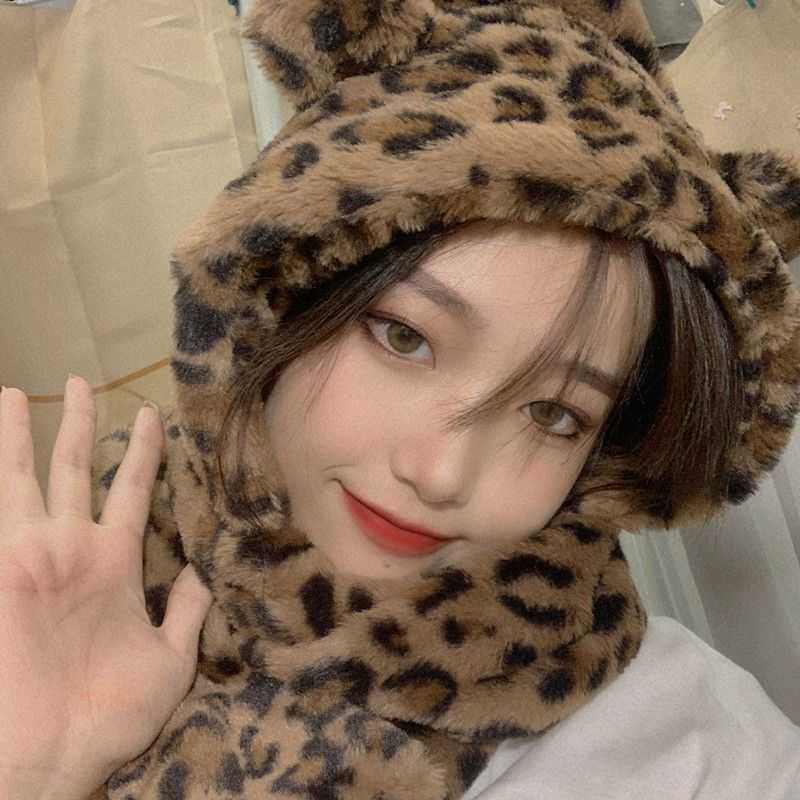 Cloches Japanese Korean ins warm autumn and winter leopard print scarf cute bear ear hat scarf integrated student cap female, Weibo (cow)
Cloches Japanese Korean ins warm autumn and winter leopard print scarf cute bear ear hat scarf integrated student cap female, Weibo (cow)