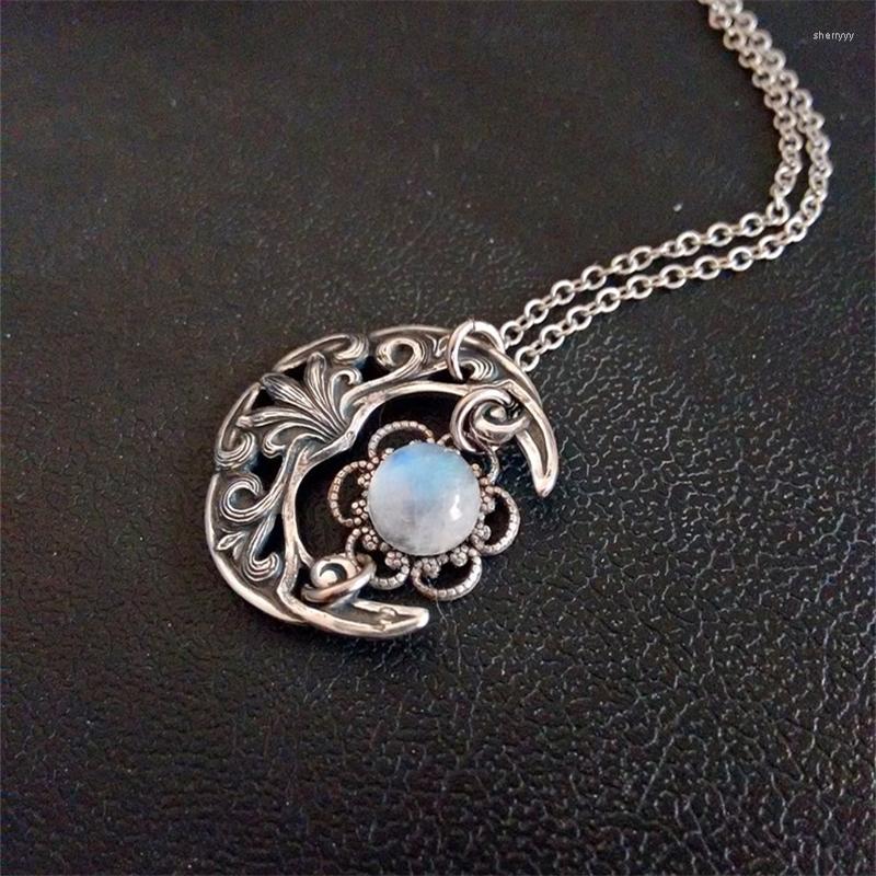 Pendant Necklaces Sweet Romantic Style Hollow Moon Shape Inlay Moonstone Flower Necklace Fashion Charm Women Metal Jewelry
Pendant Necklaces Sweet Romantic Style Hollow Moon Shape Inlay Moonstone Flower Necklace Fashion Charm Women Metal Jewelry