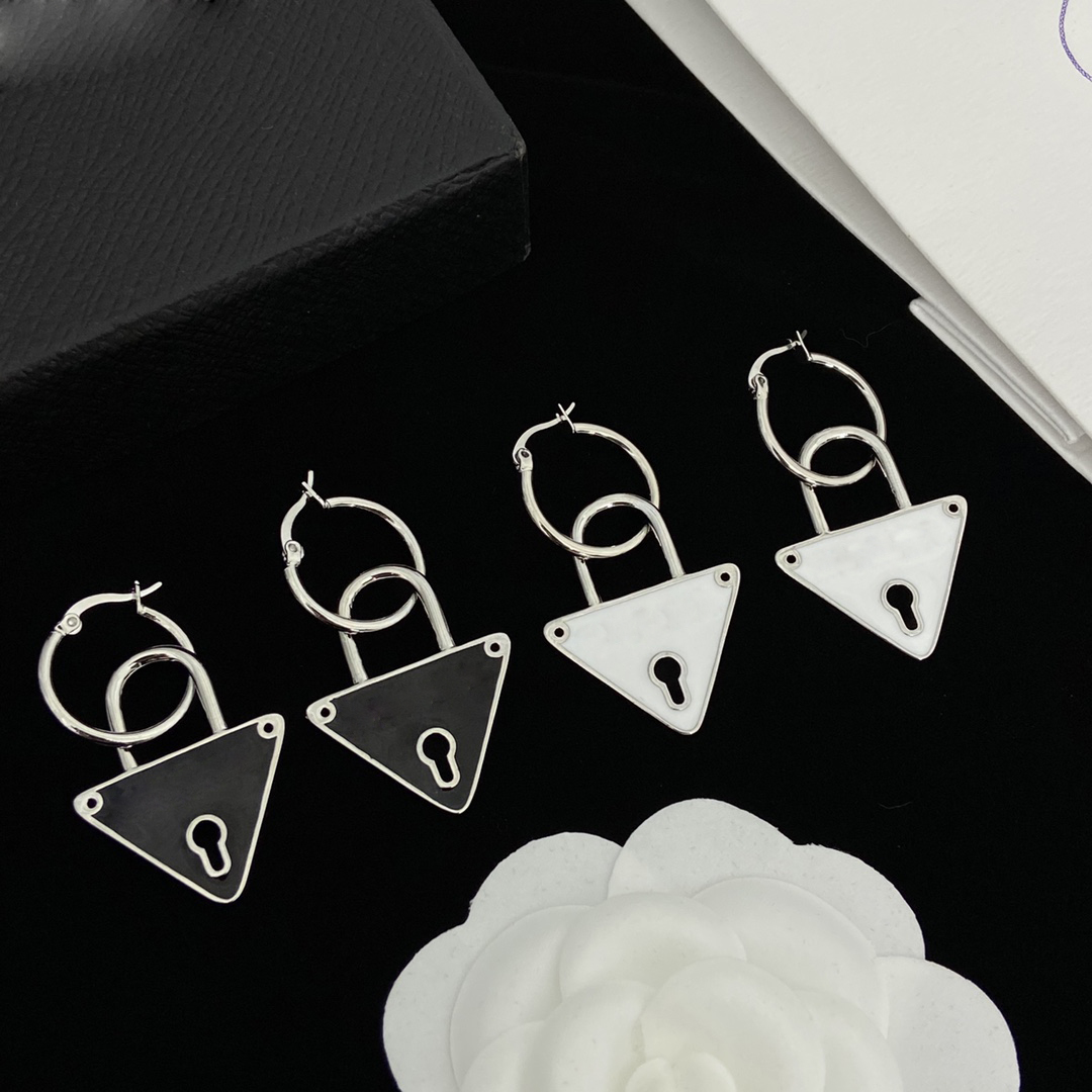 Women Fashion Designer Dangle earrings Wedding Date Gift jewlery Triangle Stainless Steel earings
Women Fashion Designer Dangle earrings Wedding Date Gift jewlery Triangle Stainless Steel earings